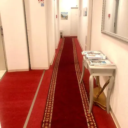 De L'hotel De 3*