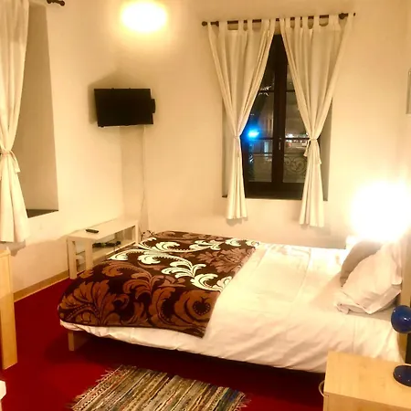 De L'hotel De 3*